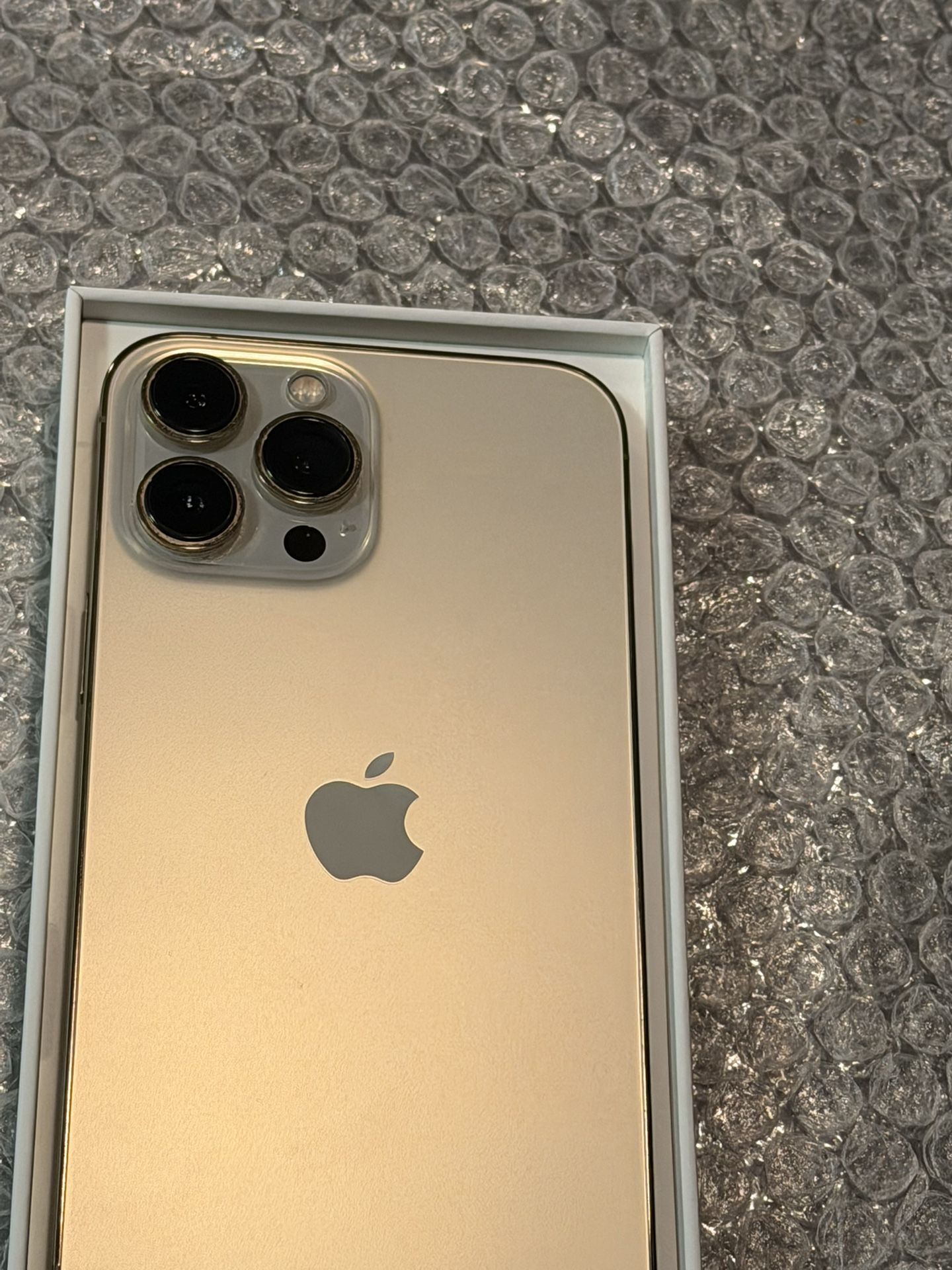 iPhone 13 PRO MAX 1TB Gold UNLOCKED Like New 