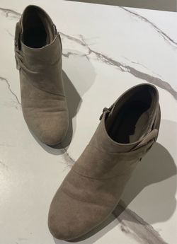 CL by Laundry Taupe Suede Wedge Ankle Boots Size 8.5 Bow Detail Booties w/ Box