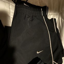 VINTAGE NIKE WINDBREAKER PANTS