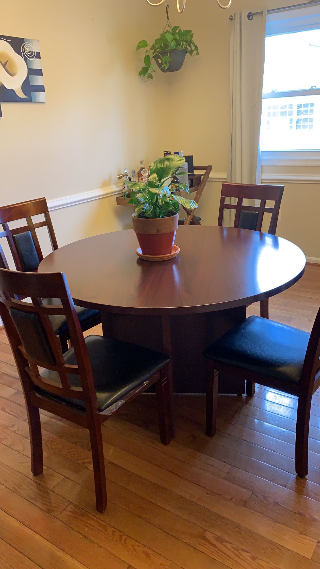 Wooden dining set with 4 chairs it’s almost new in very good condition.