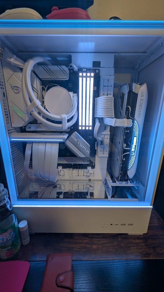 Lian Li SUP-01, 4070 Ti Super, Ryzen 7 5800x. 32gb DDR4 Ram