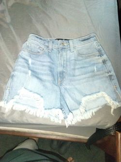Girls Hollister Light Wash Distressed Denim Shorts size small