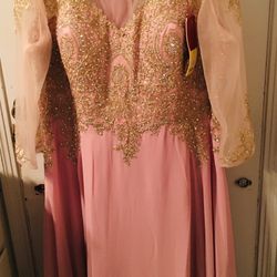 Beautiful dress blush pink and very good condition