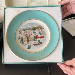 Vintage collectible holiday plates