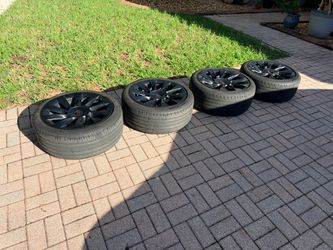Tesla model Y 20" black wheels (rims plus tires) $800