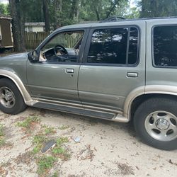 2000 Ford Explorer