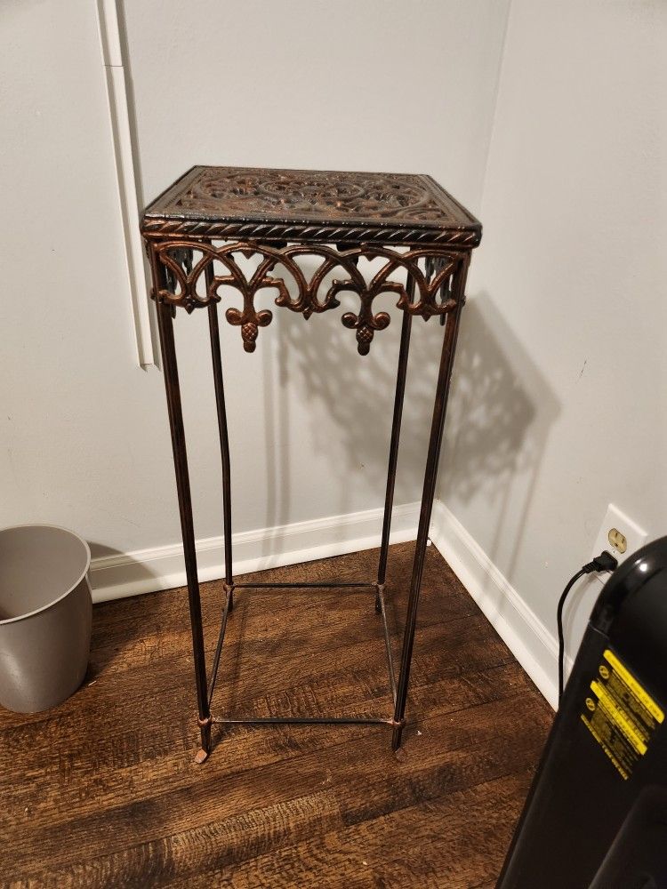 Metal SIDE TABLE for Sale in Memphis, TN OfferUp
