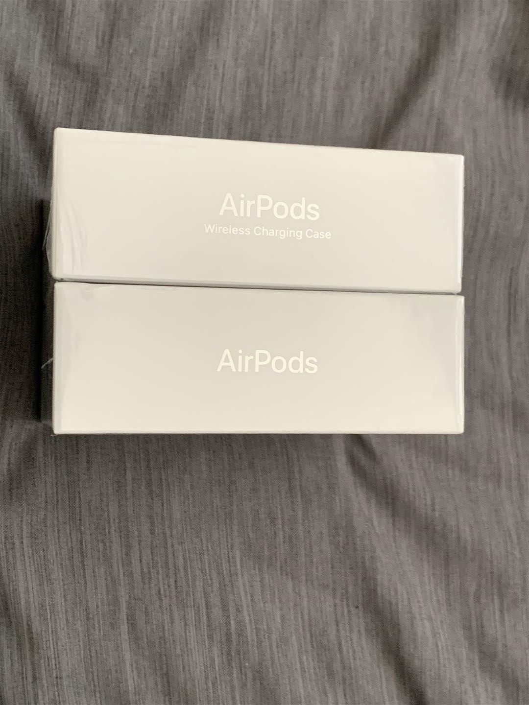 Apple - AirPods with Wireless Charging Case (Latest Model) - White & Regular Charging Case
