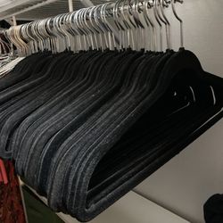 Clothes hangers, velvet, like new (50 hangers)