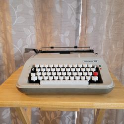 1970s vintage Underwood 319 typewriter made in Spain
