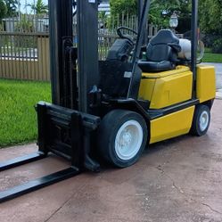 Yale All Terrain Forklift 7,000 Pound Capacity Lift