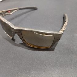 område Blitz Oberst Oakley Jupiter Squared Woodgrain Polarized Sunglasses for Sale in  Wilsonville, OR - OfferUp