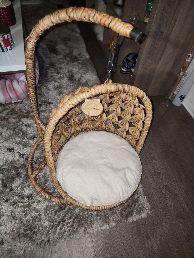 Swinging Wicker Pet Bed