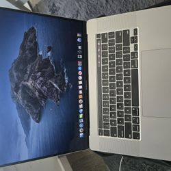Macbook Pro 2019 i7 6 Core | 16gb Ram | 500 Gb Ssd | Amd Graphics | Retina Display | Excellent Condition