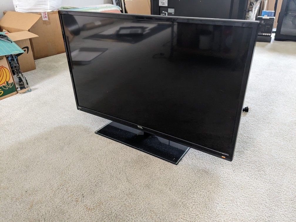 32" LED Flat Screen 720p TV (TCL)