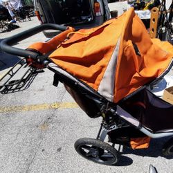 B.O.B REVOLUTION STROLLER USED