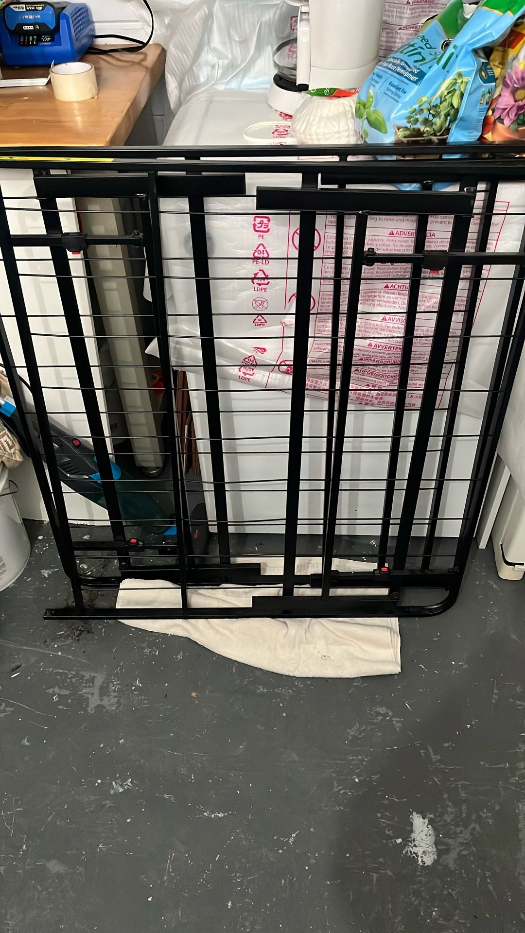 BED FRAME METAL TWIN SIZE