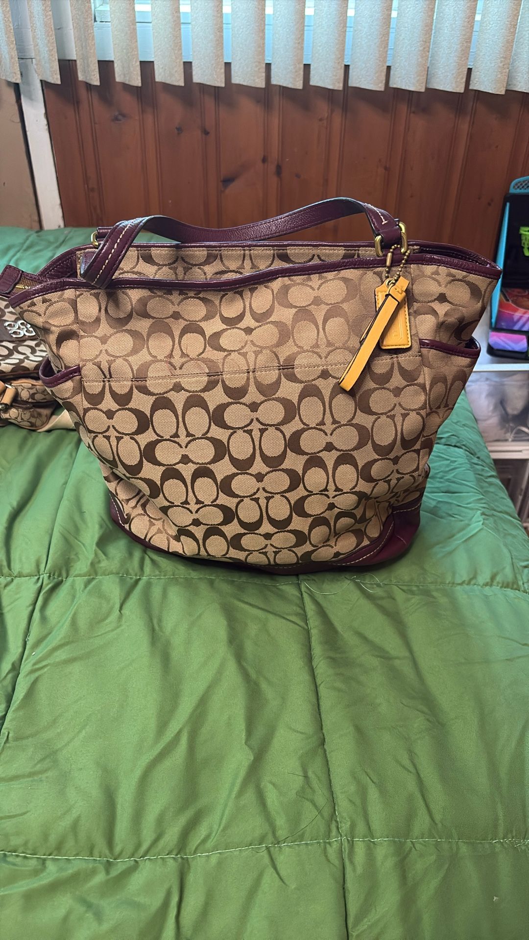 In Great Condition Coach Lg Purse