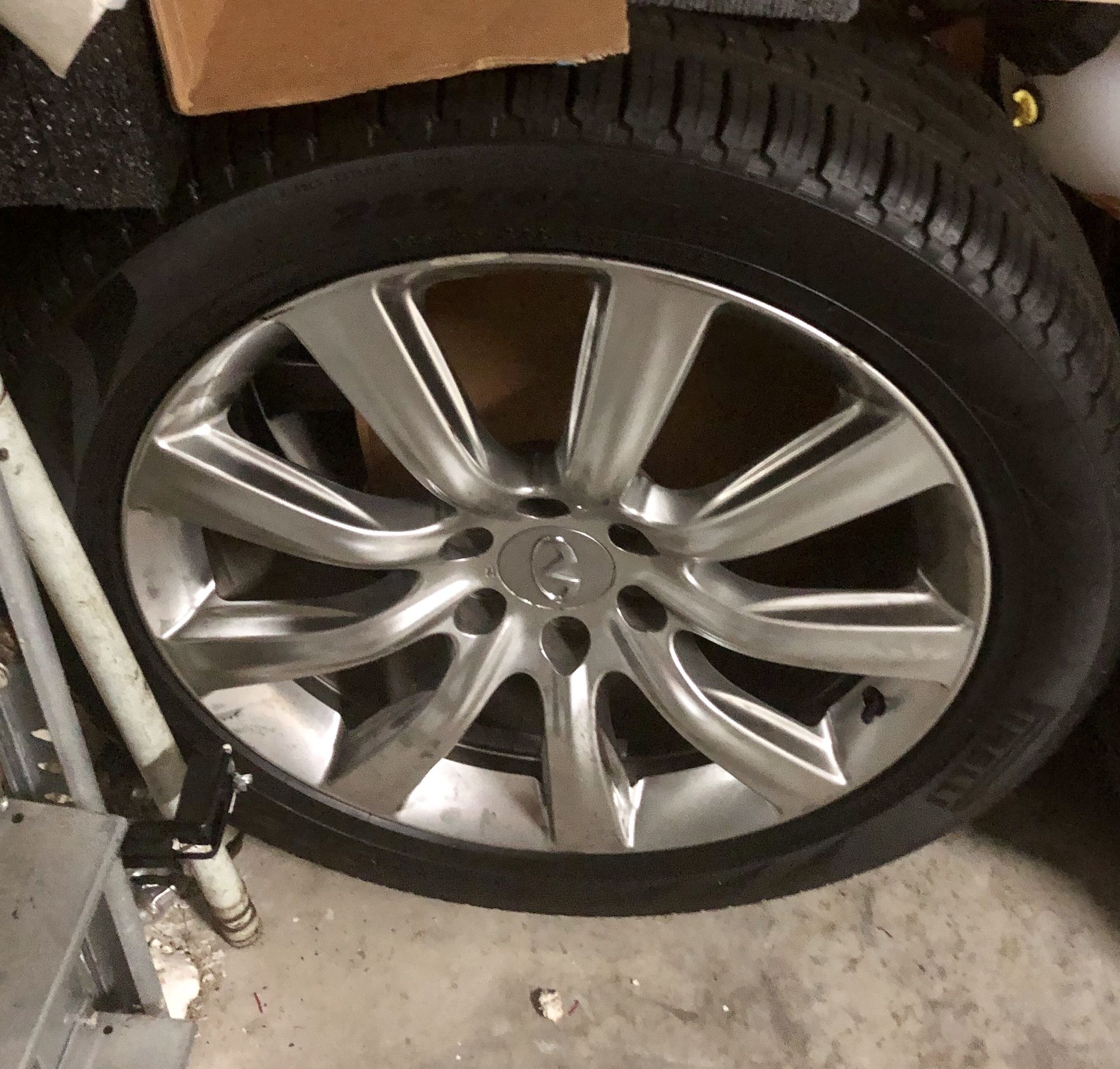 Infiniti QX80 22 inch wheels