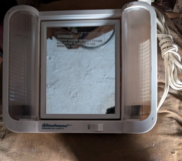Windmere Mirror Go Lightly For Makeup. Lighted, Swivel, Glare Free, Regular To Triple Magnification, Electric. 9x7.5 From The 70's I Think. No Box.