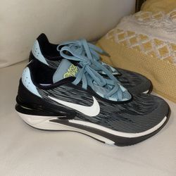 Womems Nike Size 8 
