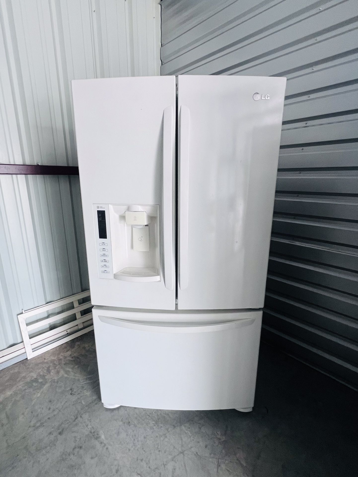 Beautiful 3 Door With Water And Ice In The Up And With The Freezer In The Bottom