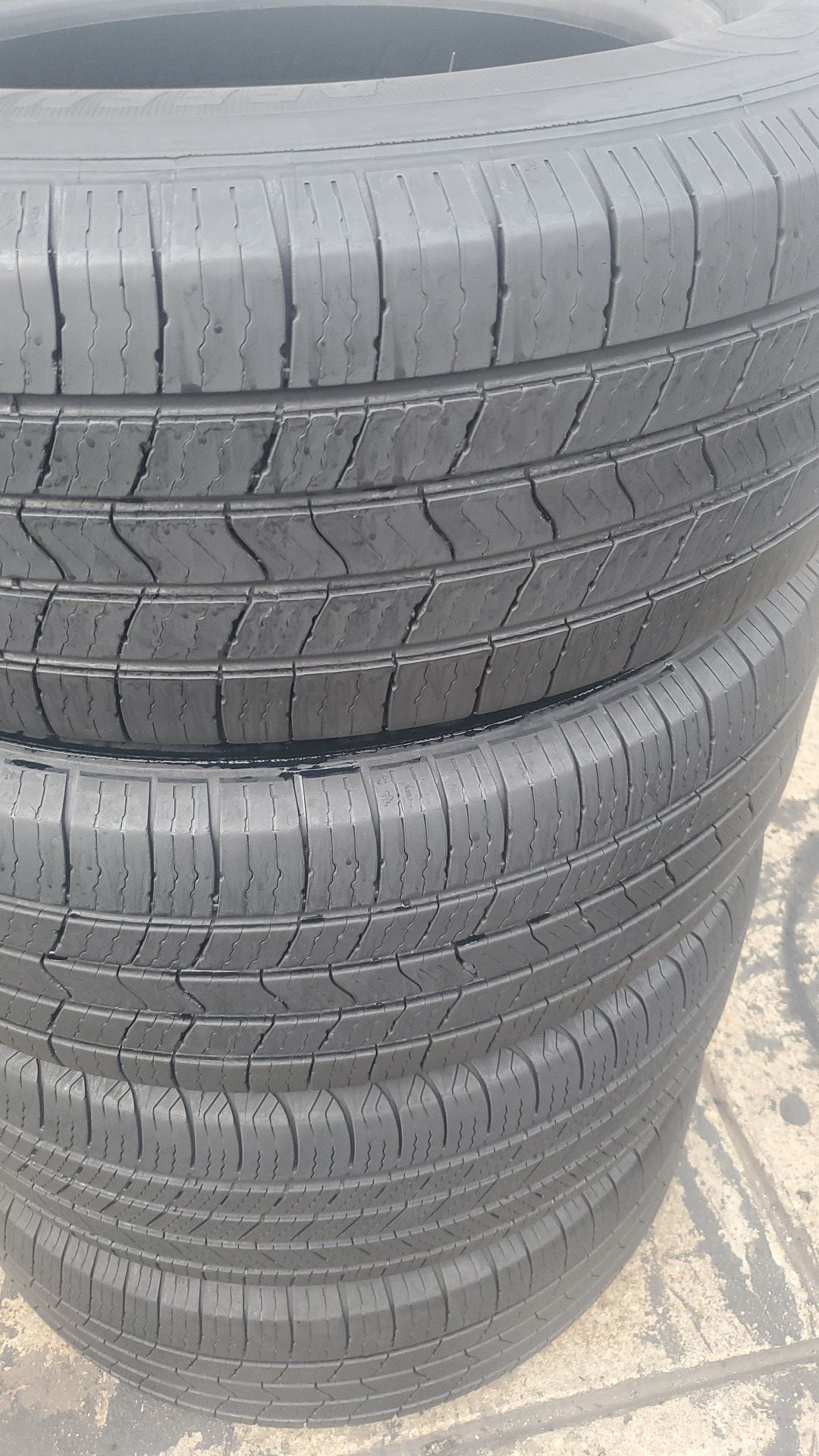Four MICHELIN tires for sale. 225/60/16