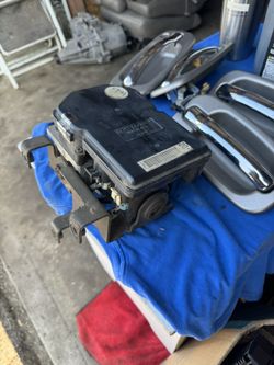 Part 2002 Cadillac Escalade Abs Module Good Condition