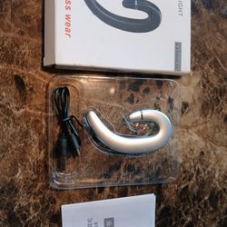 New ROHS Light Weight Head Phones

The ROHS light weight head phones are a sleek and stylish option for those looking for a comfortable and convenient