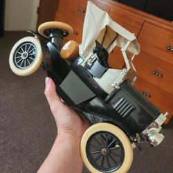 AN ARISTO-CRAFT CREATION