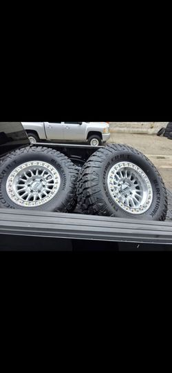 17" KMC w/ 35" RT tires