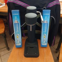AARKE CARBONATOR Model Name C3-00.and 3 Soda Stream. Co2 Cylinders  