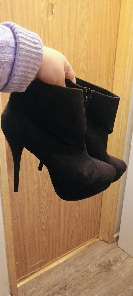 Women's Black Sleek Heels