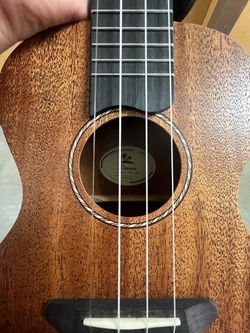 Donner DUC-100 Ukulele – Like New, with Case & Accessories