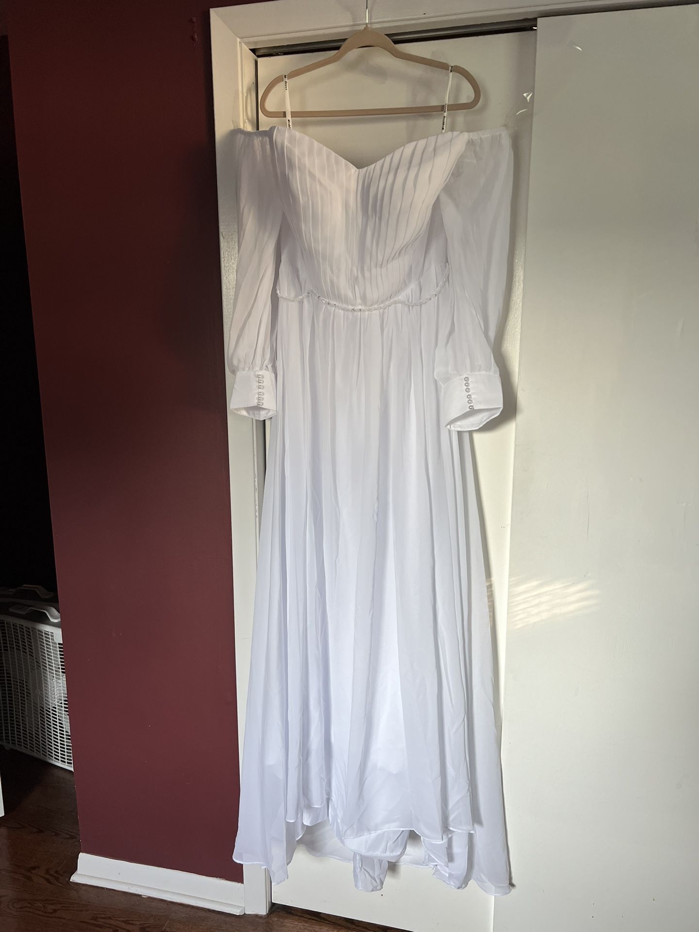 NEVER WORN Wedding Dress