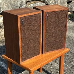 Vintage MCM Walnut RECTILINEAR III HIGH BOY HI-FI SPEAKERS... VERY NICE! 