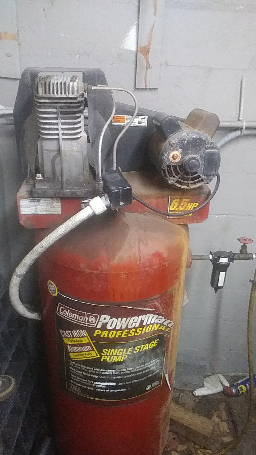 220 shop compressor works great quiet pumps up fast
