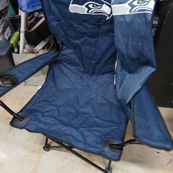 SEAHAWKS FOLDING ARM CHAIR WITH COVER