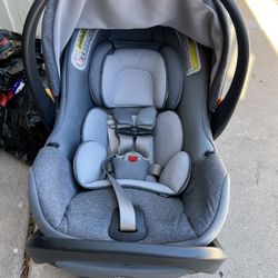 Chicco Keyfit 35 Car seat And Extra Base 