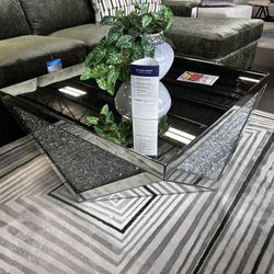 Mirrored Coffee Table! $399 🩶📦🔥
