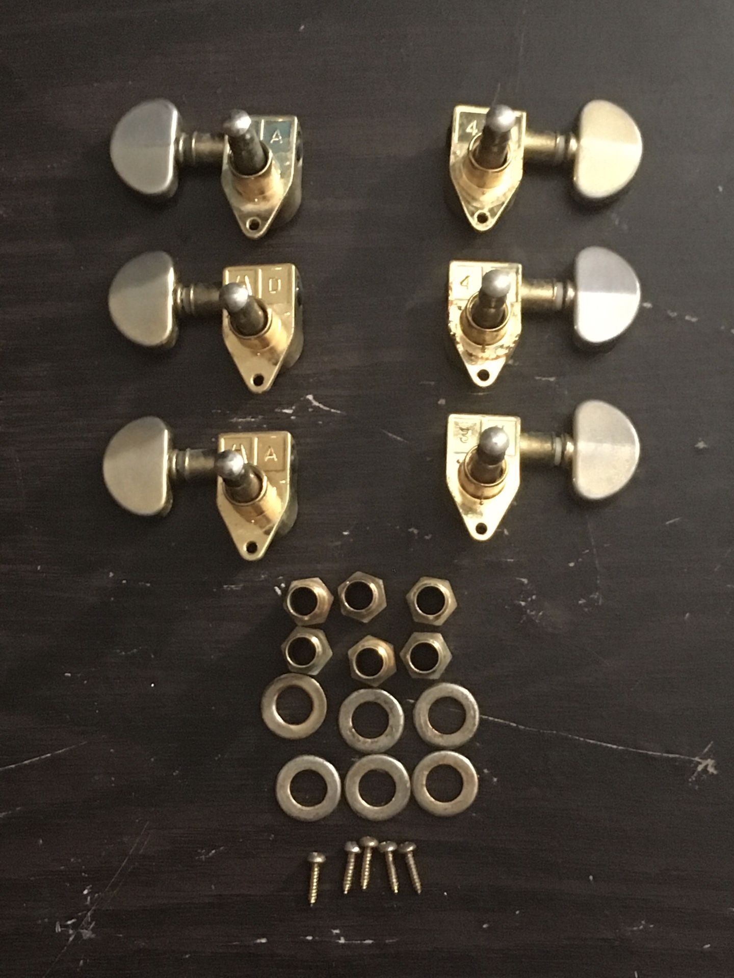 Grover Tuners in Gold