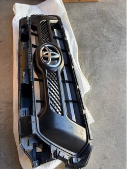 2015 Toyota Tacoma front grill