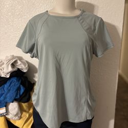 Women’s Large Workout top 