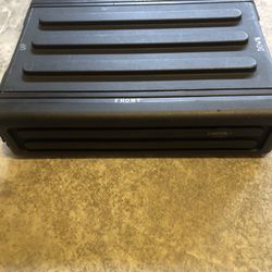 SKB 1SKB-R3S Roto- Molded Shallow 3U Rack Case