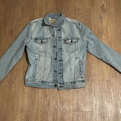 Levi’s Denim Jacket Size Medium