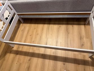 Toddler bed Free