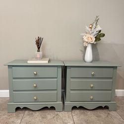 Refinished Broyhill Nightstand Set - Pair of 2