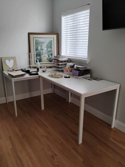 White tables/ desk mesas blancas escrotorio
