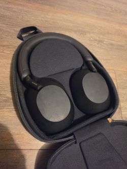 Sony XM5 Headphones Black