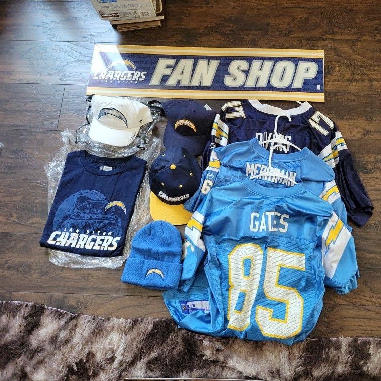 Collectibles San Diego Chargers Sweatshirt for Sale in Chula Vista, CA -  OfferUp